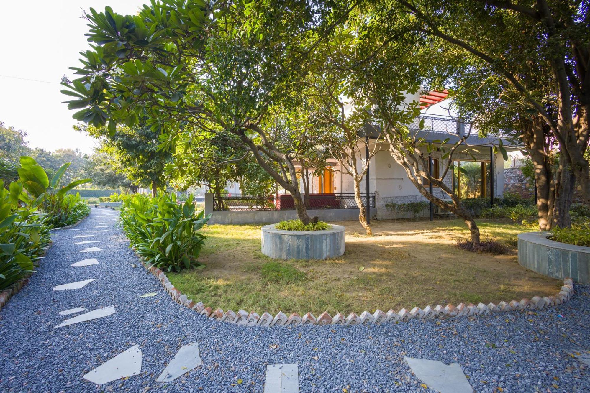 Elivaas Hidden Oasis 4Bhk With Pool, Mud House & Container House Βίλα Dhauj Εξωτερικό φωτογραφία