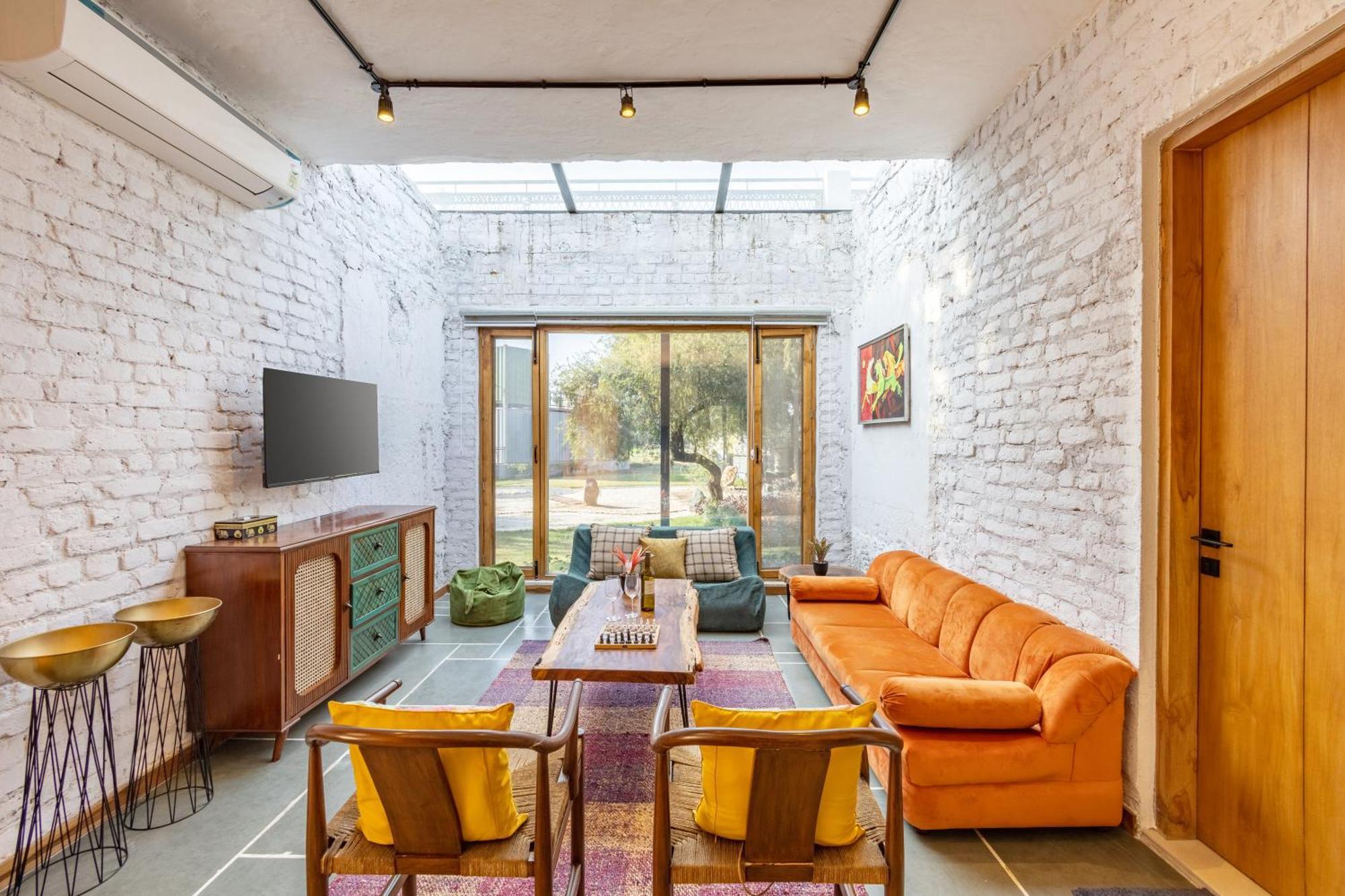 Elivaas Hidden Oasis 4Bhk With Pool, Mud House & Container House Βίλα Dhauj Εξωτερικό φωτογραφία
