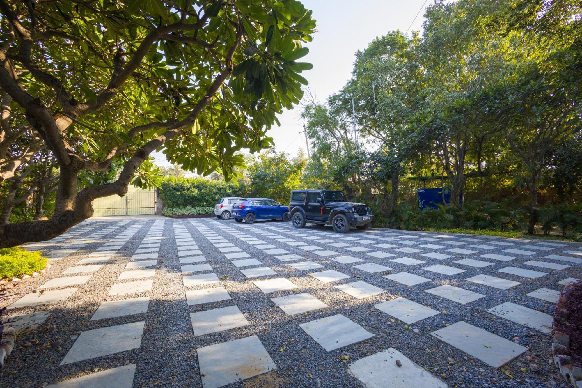 Elivaas Hidden Oasis 4Bhk With Pool, Mud House & Container House Βίλα Dhauj Εξωτερικό φωτογραφία